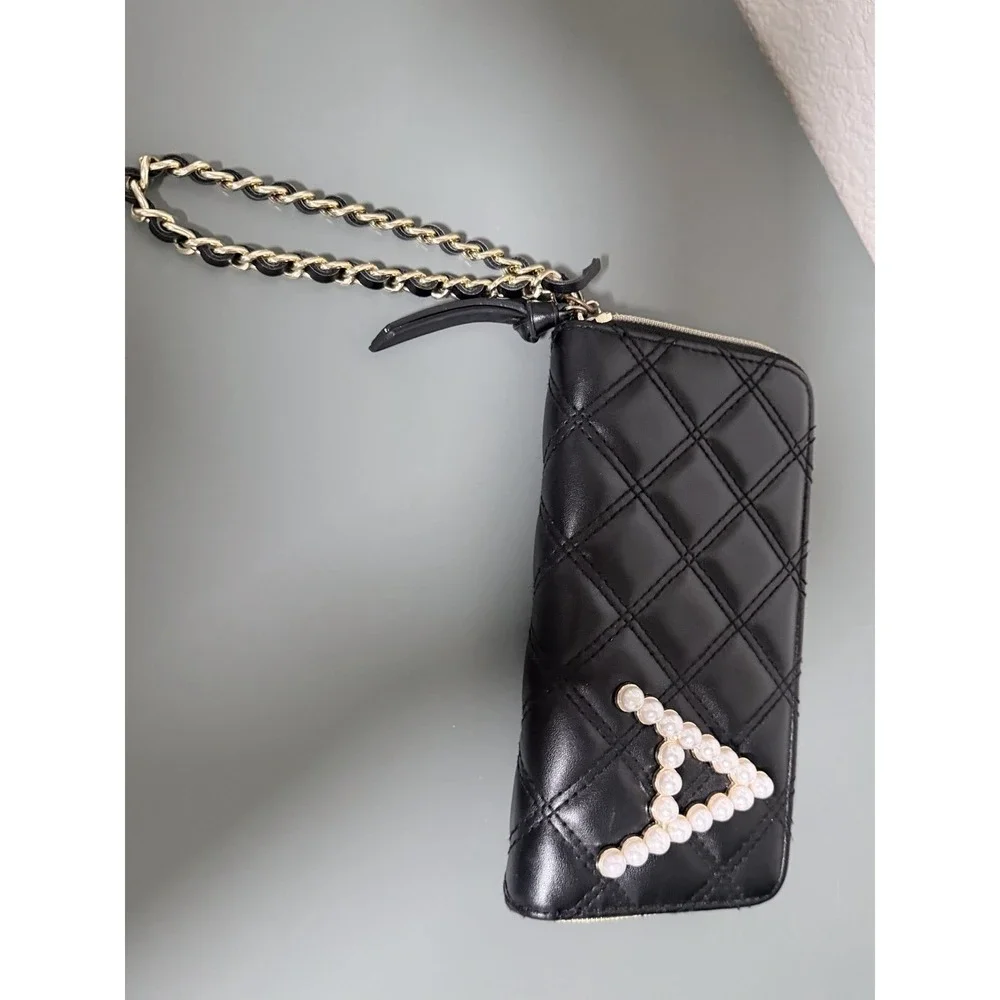CLAIRE'S QUILTED FAUX LEATHER‎ PEARL INITIAL 